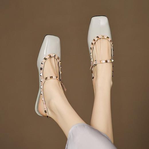 【预售5天】法式气质温柔风铆钉包头浅口方头玛丽珍凉鞋女一字带低跟HTK&F2310-3 商品图3