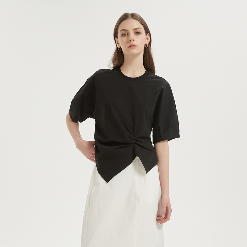 【2件9折】【Petit Bari】(多色)不对称解构设计扭结短袖上衣