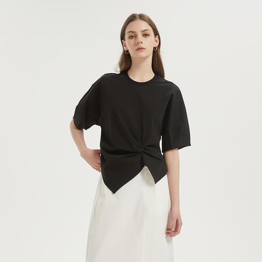 【2件9折】【Petit Bari】(多色)不对称解构设计扭结短袖上衣 商品图0