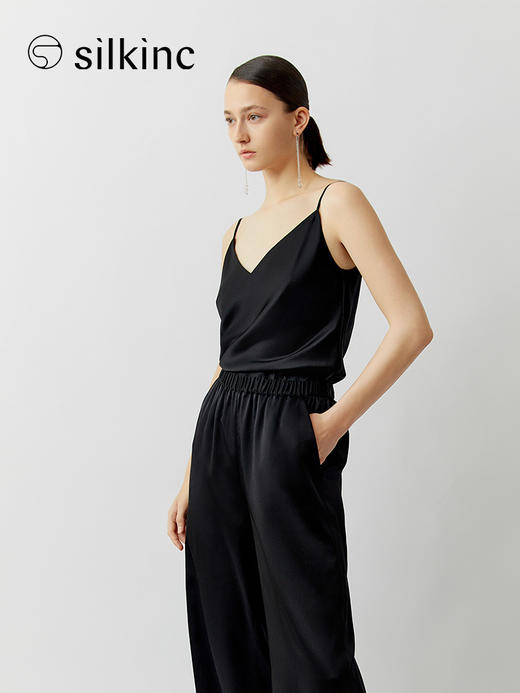 丝所｜S23C001 水晶斜裁V领吊带背心［ 黑 / 白 ] 商品图6