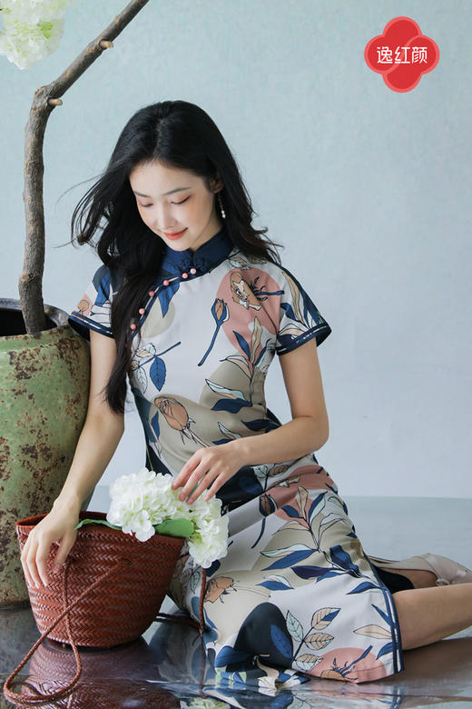 逸红颜明月优选#​​艺术清雅古法花卉双琨旗袍「梦虞」裙身布满玫瑰，凝萃东方雅韵 商品图12