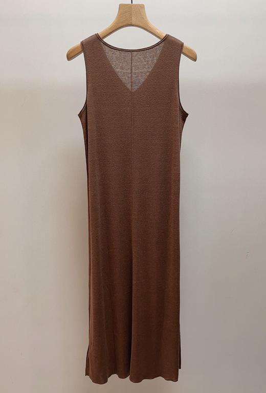 初九上新 开门红秒杀‼️小禾 真丝亚麻混纺 亲肤舒爽透气 摩卡慕斯 V领无袖 针织直身连衣裙 商品图11