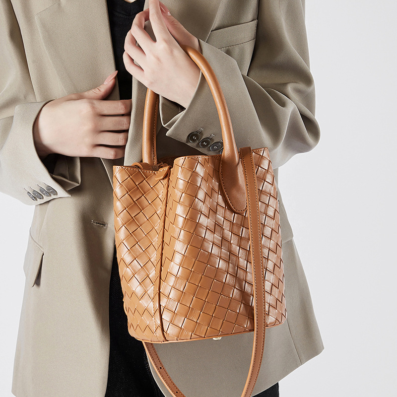 【预售3天】2025新款女包手提包女百搭编织水桶单肩斜挎包GZ2857