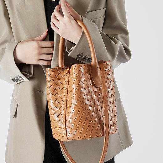 【预售3天】2025新款女包手提包女百搭编织水桶单肩斜挎包GZ2857 商品图0