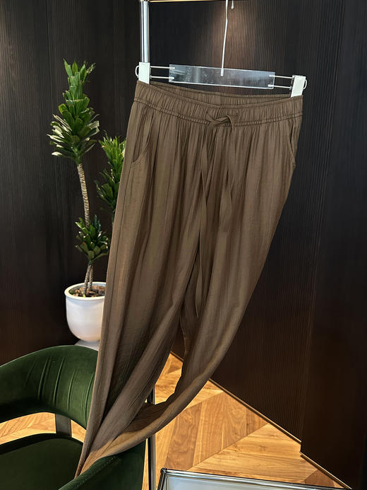 高腰阔腿版型 清凉宽松长裤 柔软舒适 垂顺有型 透气丝滑 轻薄不闷汗 商品图2