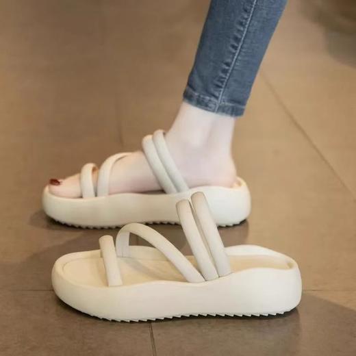 【夏季厚底凉拖鞋】时尚厚底软底拖鞋女新款夏季外穿配裙子防滑海边凉拖鞋。ry 商品图2