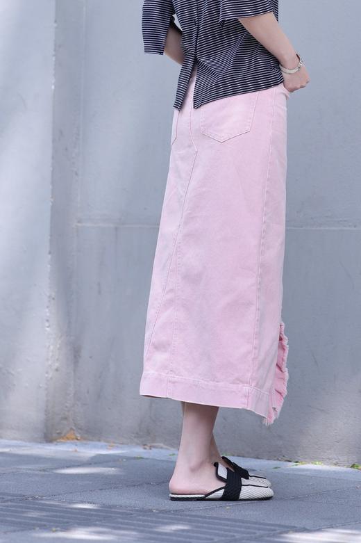TYNVIE 粉色牛仔毛边腰带荷叶边前开衩半身裙 商品图11