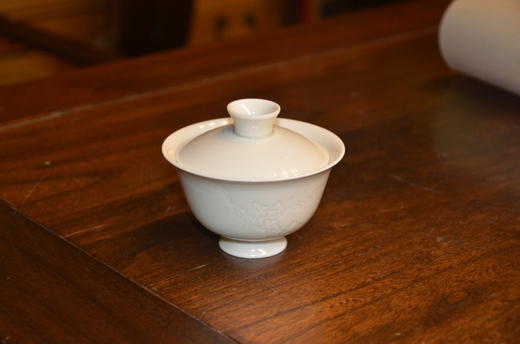 手工定窑 桃源引两才盖碗 心中若有桃花源 何处不是水云间 定瓷风雅 商品图3