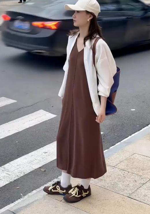 初九上新 开门红秒杀‼️小禾 真丝亚麻混纺 亲肤舒爽透气 摩卡慕斯 V领无袖 针织直身连衣裙 商品图6