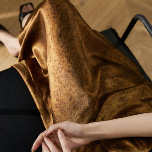 LONGNVFAIR  |  折木鎏金龟裂纹繁花醋酸新中式半身裙 商品图2