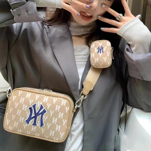 【MLB老花子母相机包】MLB男女情侣斜跨包复古老花运动休闲相机包 商品图0