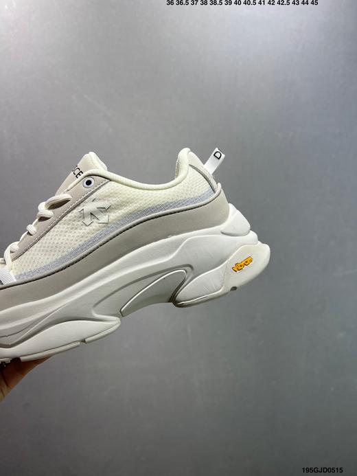 点此购买 迪桑特夏季男女款轻薄透气款都市通勤多功能户外缓震运动鞋 98 318740 商品图7