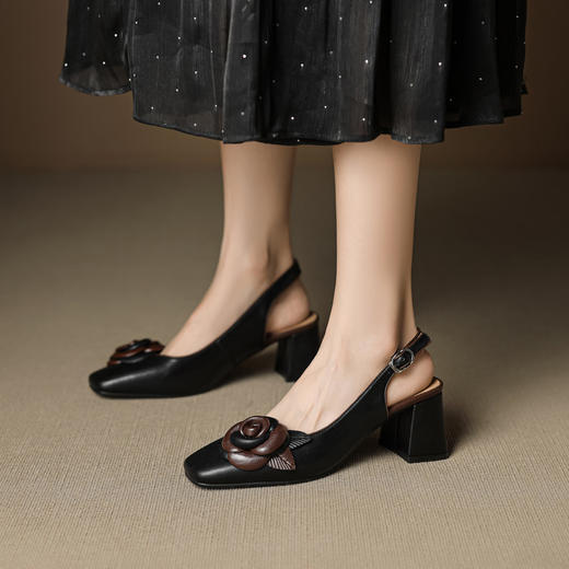【预售5天】夏季新款绝美真皮花朵包头凉鞋女配裙子仙女复古粗跟后空单鞋168XY&1681256 商品图1