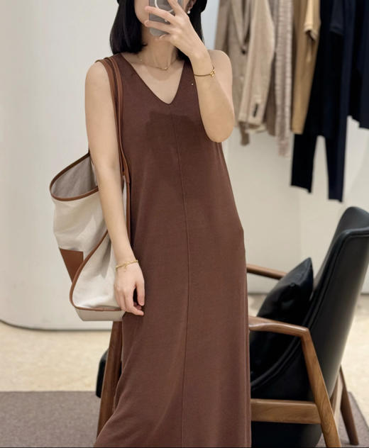 初九上新 开门红秒杀‼️小禾 真丝亚麻混纺 亲肤舒爽透气 摩卡慕斯 V领无袖 针织直身连衣裙 商品图5