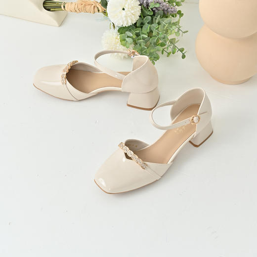 经典鲨2025夏季新品优雅简约气质通勤中粗跟包头单鞋凉鞋女KC19-529101 商品图3