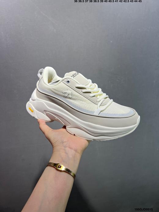 点此购买 迪桑特夏季男女款轻薄透气款都市通勤多功能户外缓震运动鞋 98 318740 商品图3