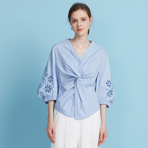 EITIE爱特爱夏季新款气质修身V领扭结设计上衣7713409 商品图7