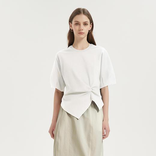 【2件9折】【Petit Bari】(多色)不对称解构设计扭结短袖上衣 商品图1