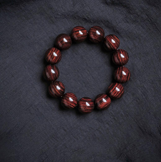 【新品特惠】1.8*13颗 沉水级 海黄 紫油梨 大黑线 手串 约45.5g  h900815 商品图0