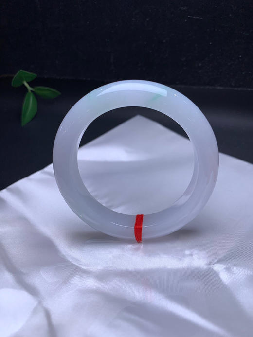 612963，55.5飘绿小清新，清新白底，飘清新淡雅绿丝，底子特别细润，干干净净的 商品图0