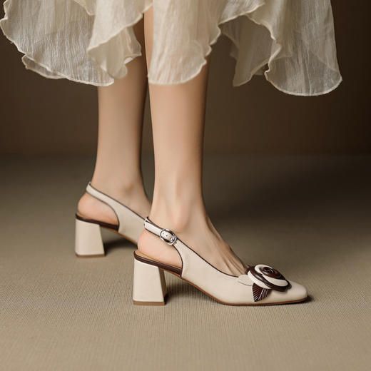 【预售5天】夏季新款绝美真皮花朵包头凉鞋女配裙子仙女复古粗跟后空单鞋168XY&1681256 商品图3