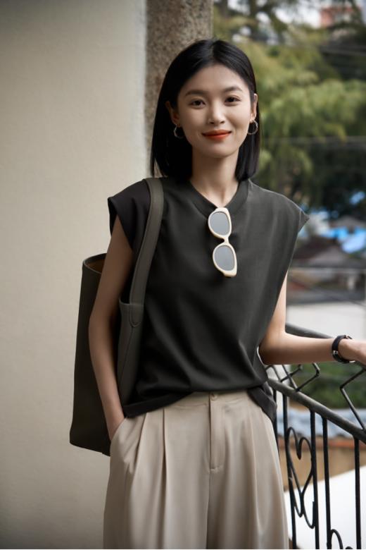 😍【2025新款纯色简约盖肩无袖圆领T恤】👉【暴风显瘦の短袖】瘦子穿上直角肩🔥！微胖秒变纸片人！👀原价129.9今天开团直降70 🍒今夏这件无袖T我先锁‼️‼️‼️  商品图1