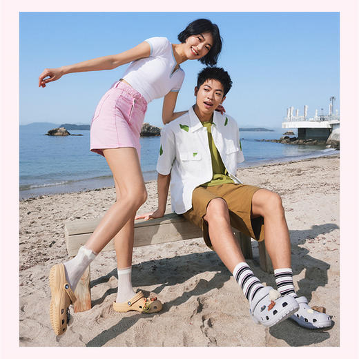 【檀健次同款 下单即赠6枚智必星】Crocs卡骆驰经典洞洞鞋 沙滩鞋包头拖鞋  男女同款 商品图4