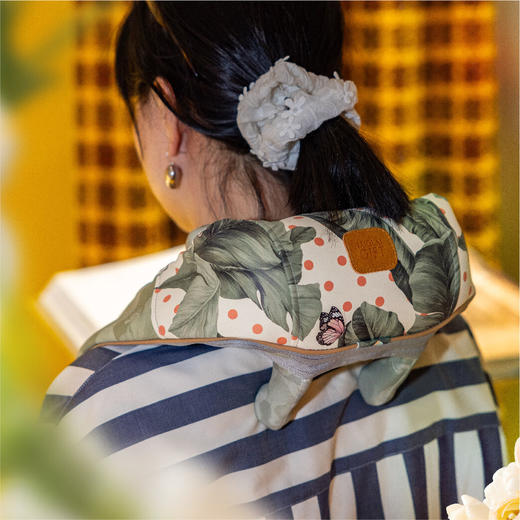 罗莱礼品 NM2雨林蕉影斜方肌肩颈按摩仪 商品图1