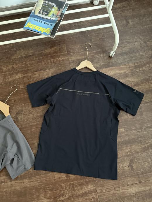 点此购买 海里汉森夏季男士HP防晒速干透气立体版型圆领短袖T恤 LL 318820 商品图2