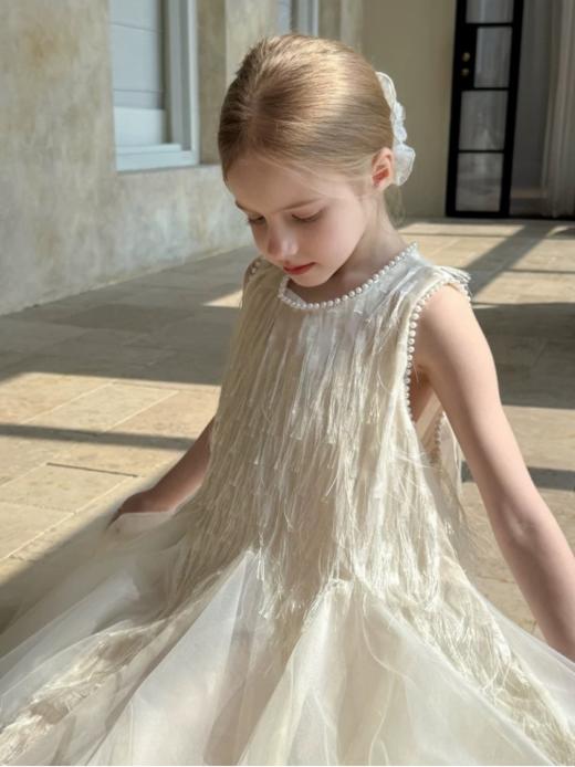 📣六一战袍‼️人间白天鹅，超仙的珍珠❤️【月光白 流苏公主裙】这条真的美~👉上身妥妥的财阀小千金⚠️110-170码 ✅上半部分流苏，走动起来流光溢彩，伴随着蹦蹦跳跳而舞动 商品图0