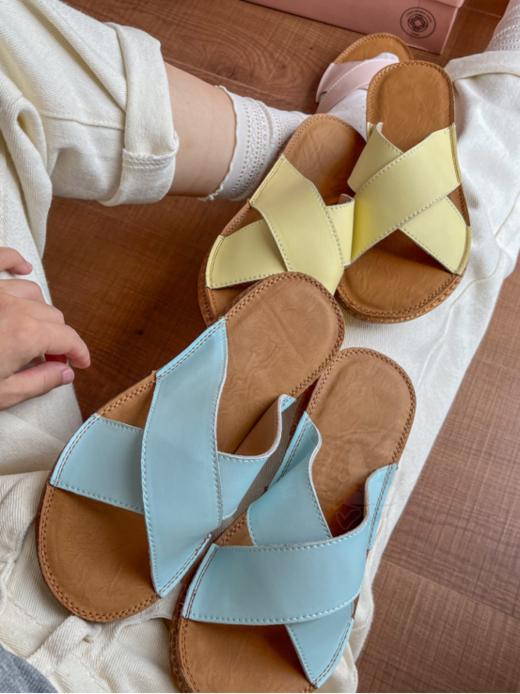 🔥【少女心炸裂の神仙配色】 强势回归!春夏秋新配色来了、📍 爆卖𝟏𝟎𝟎𝟎𝟎𝟎+双的【马卡龙交叉显瘦软底百搭真皮凉鞋1807】💕 全网凉鞋销冠 商品图4