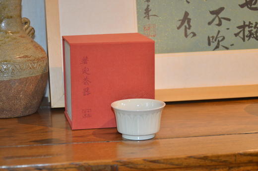 手工定窑 莲华慢品茗杯 以刀为笔 以瓷为卷 慢剔莲瓣初绽 器上生莲 定瓷风雅 商品图0