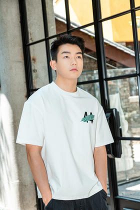 521112302数字印花短袖T恤