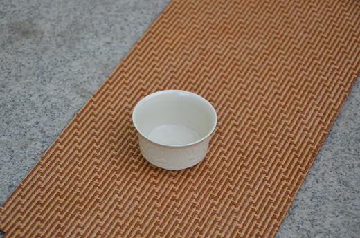 手工定窑 净水莲花品茗杯 轻握杯盏 指尖触碰到莲花的细腻纹理 定瓷风雅 商品图2