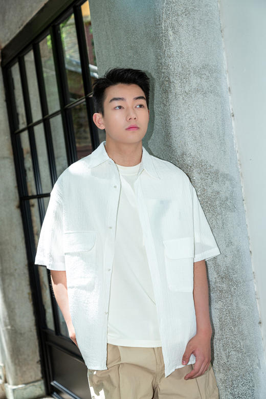 522522230简洁纯色短袖衬衫 商品图0