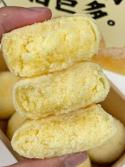 熟半点 椰椰雪胖子👉一口咬进热带椰林 | 这枚雪胖子颠覆了我对椰蓉酥的认知‼外层椰蓉如初雪松软 😋内馅椰丝颗粒分明爆浆“无法拒绝的绵软香酥！！ 商品图4
