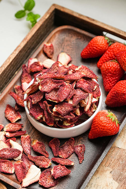 配料表仅是草莓‼「一方云拾」本味草莓干来了！手工制作。11斤鲜莓才出1斤果干！ ✅火山岩孕育的 "草莓皇后"章姬草莓🍓。配料表干净到犯规。 商品图13