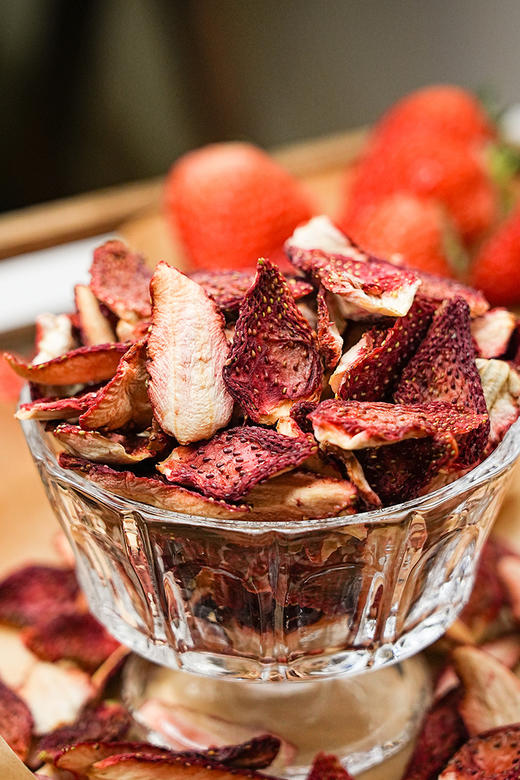 配料表仅是草莓‼「一方云拾」本味草莓干来了！手工制作。11斤鲜莓才出1斤果干！ ✅火山岩孕育的 "草莓皇后"章姬草莓🍓。配料表干净到犯规。 商品图7