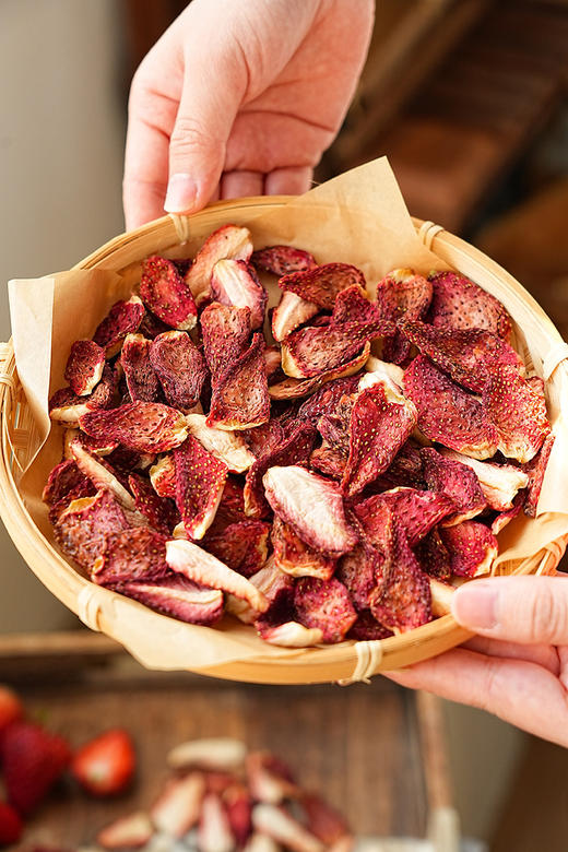 配料表仅是草莓‼「一方云拾」本味草莓干来了！手工制作。11斤鲜莓才出1斤果干！ ✅火山岩孕育的 "草莓皇后"章姬草莓🍓。配料表干净到犯规。 商品图10