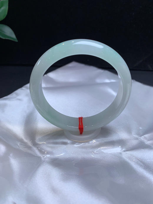 612971，54.5冰底飘绿手镯 ，底妆特别细，飘甜绿色，秀气清爽 商品图2