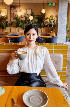 逸红颜明月优选#22姆米重磅真丝上衣「白珍珠」轻盈而富有力量，月光般温润飘逸~