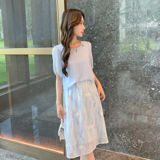 奢姿大码女装2025夏季减龄镂空圆领连衣裙胖妹妹假两件拼接裙子9952890540 商品图2