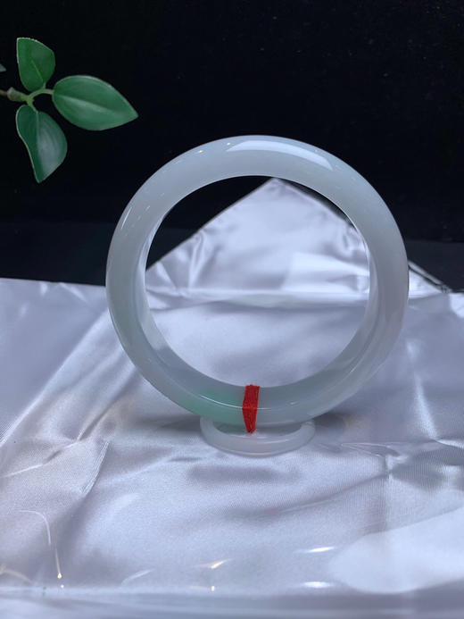 612968，59.8飘绿手镯，底妆很细，干净清爽，飘一截清新绿 商品图3