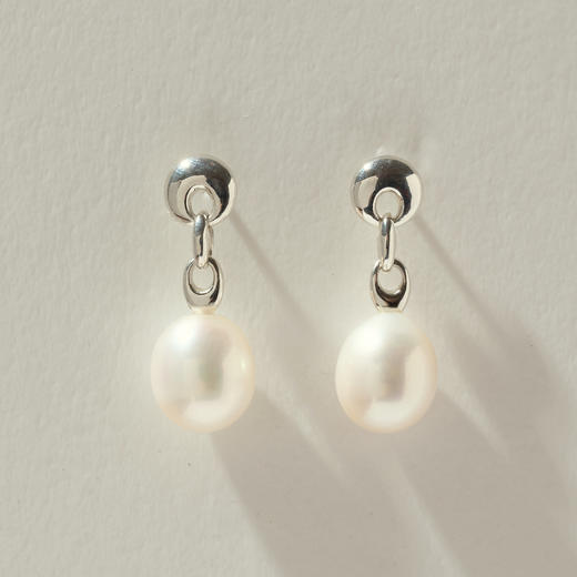 含晖· True Classic系列-强光椭圆珍珠环扣耳坠（2款可选） 商品图11