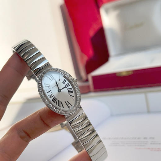 卡地亚创新与复古撞击的审美 / 银色 单圈大钻
Baignoire腕表卡地亚浴缸系列，法式优雅的椭圆形设计，环形手镯搭配隐藏式折叠表扣❕❕ 商品图6