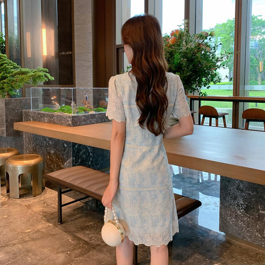 奢姿大码女装2025夏季新款胖妹妹小香风气质绣花V领轻奢连衣裙9952858337 商品图3