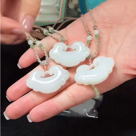 和田玉如意吊坠约42*25mm 商品图0