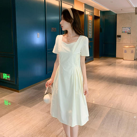 奢姿大码女装2025夏季气质方领设计连衣裙胖妹妹褶皱时尚简约裙子9952802068 商品图1