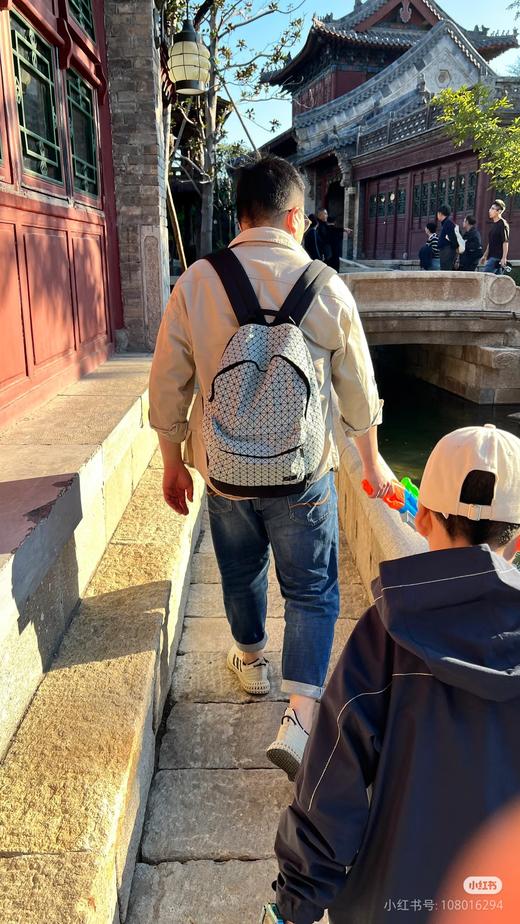 男女同款万茜朱一龙同款三宅一生双肩旅行包书包 商品图11