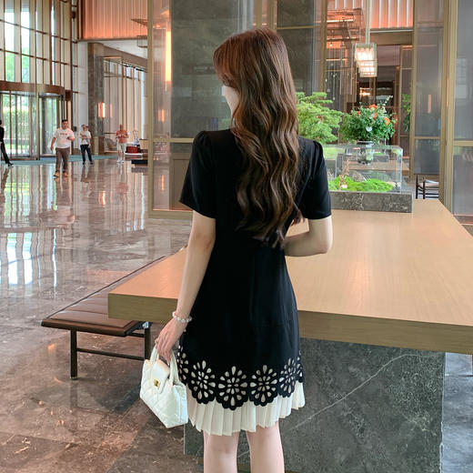 奢姿大码女装2025夏季镂空设计减龄连衣裙胖妹妹百褶拼接时尚裙子9952890504【1】 商品图3